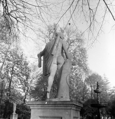 Rzeźby w parku im. Ludwika Waryńskiego przy ul. gen. Jarosława Dąbrowskiego w Rzeszowie