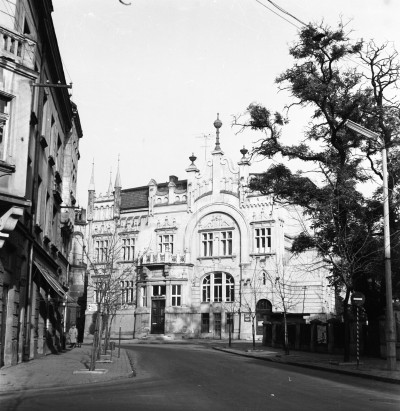 Widok na Bank BKO BP od ul. gen. Karola Świerczewskiego, obecnie ul. Zamkowa