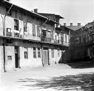 Podwórko u zbiegu ulic: Grunwaldzkiej i Juliana Goslara w Rzeszowie, obcnie ul. Stanisława Jabłońskiego 