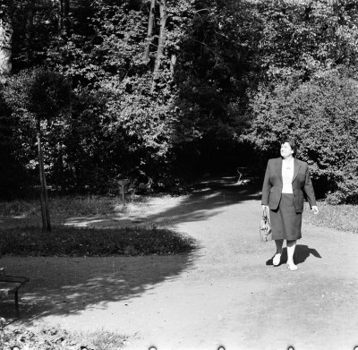 Maria Konieczkowska w parku im. Ludwika Waryńskiego przy ul. gen. Jarosława Dąbrowskiego w Rzeszowiee