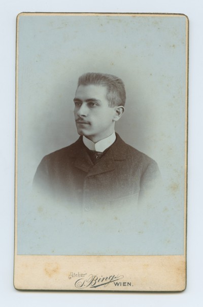 GFK-8-100 Portret mężczyzny GFK-8-100-1.jpg