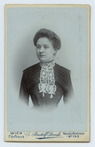 GFK-8-66 Portret kobiety GFK-8-66-1.jpg