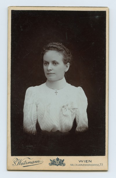 GFK-8-71 Portret kobiety GFK-8-71-1.jpg