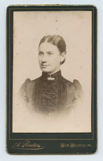 GFK-8-80 Portret kobiety GFK-8-80-1.jpg