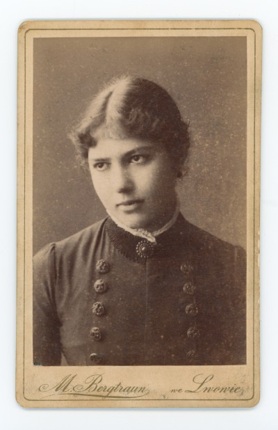 GFK-9-90 Portret kobiety GFK-9-90-1.jpg