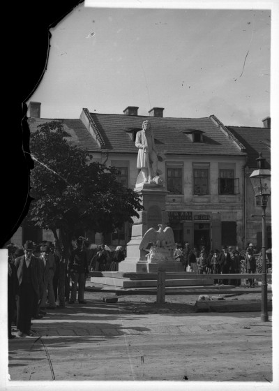 Pomnik Tadeusza Kościuszki na rynku w Rzeszowie, odsłonięty  26 czerwca 1898 r.