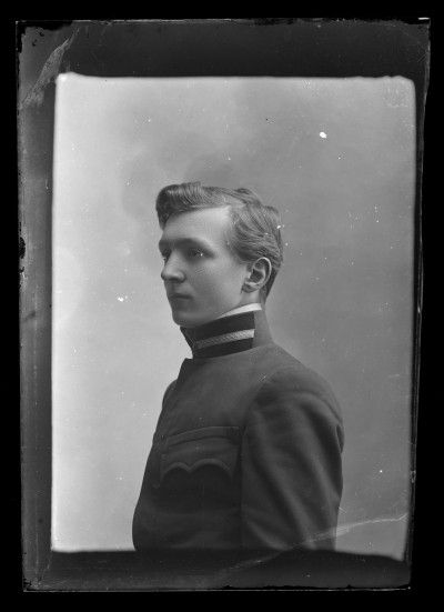 GFK-1-1609 Portret Fryderyka Janusza w mundurze gimnazjalisty GFK-I-1609.jpg