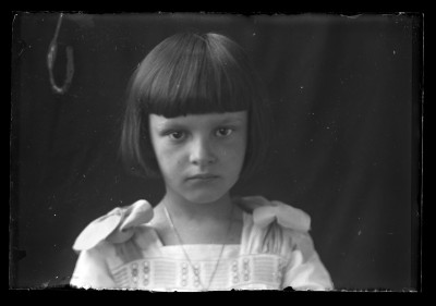 GFK-1-1683 Portret dziewczynki GFK-I-1683.jpg