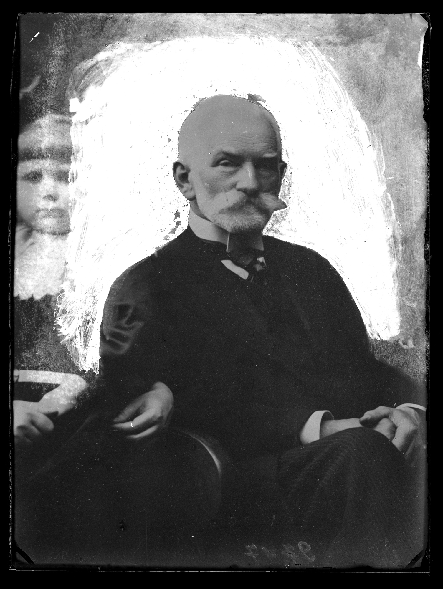 Portret starzszego mężczyzny w garniturze