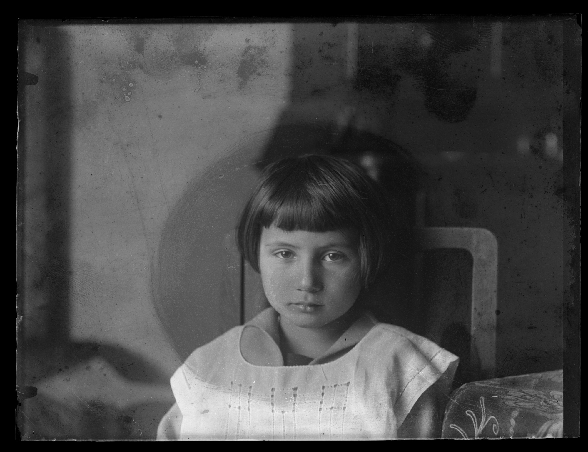 Portret Krystyny Urban we wnętrzu
