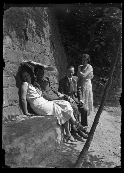 Helena Janusz (pierwsza z prawej) z przyjaciółmi w uzdrowisku w Żegiestowie