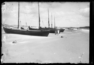 GFK-1-443 Łodzie na plaży we Władysławowie (?) GFK-1-443.jpg