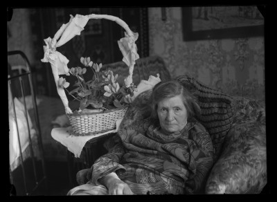 Portret schorowanej Leopoldyny Janusz w domu Januszów przy ulicy Poniatowskiego w Rzeszowie