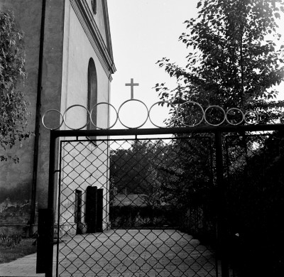 Wejście do kościoła Garnizonowego pw. Matki Boskiej Królowej Polski przy ul. Reformackiej w Rzeszowie