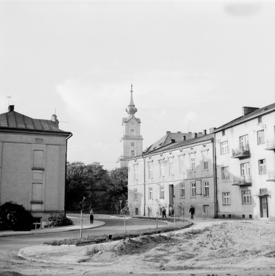 Wylot od ul. Teofila Lenartowicza do ul. Fryderyka Szopena w Rzeszowie.W tle wieża Zamku Lubomirskich