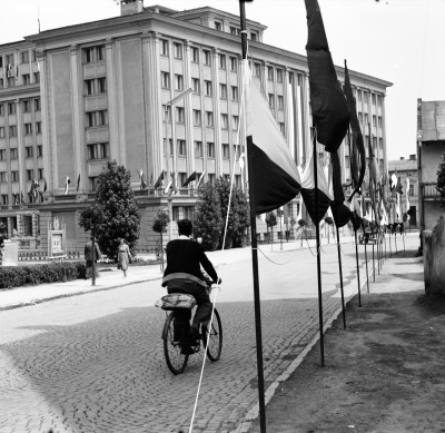 Widok na budynek Urządu Wojewódzkiego od ul. 1 Maja w Rzeszowie, obecnie ul. Jana III Sobieskiego