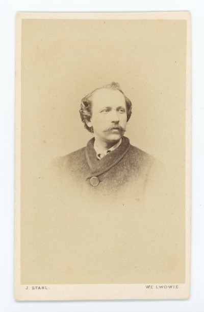 Portret prawdopodobnie Lecha Nowakowskiego (1830-1872) - aktora, śpiewaka, dyrektora teatru, syna Jana Nepomucena Nowakowskiego