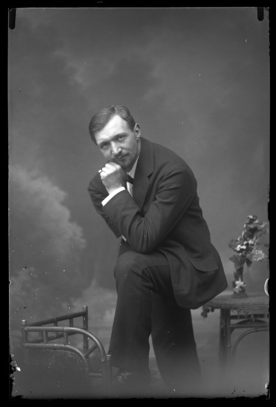 Portret Fryderyka Janusza w atelier