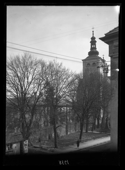 GFK-1-1145 Widok na kościół i klasztor oo. Bernardynów w Rzes GFK-I-1145.jpg