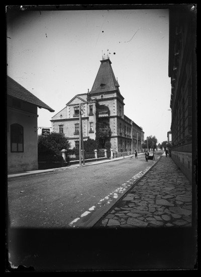 Willa Aniela przy dawnej ulicy Skarbowej w Rzeszowie. Budynek został spalony podczas nalotów w 1939 r.