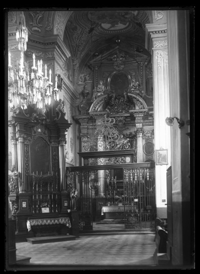 Kaplica Cudownej Matki Bożej w kościele oo. Bernardynów w Rzeszowie ze starożytną bramą wraz z przyległym ołtarzem cudownego św. Antoniego 