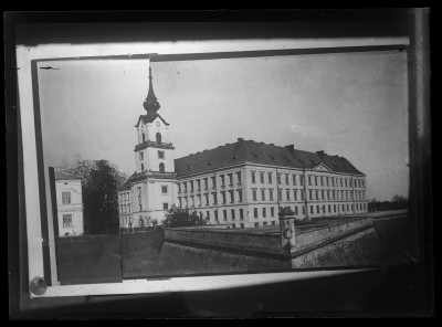 Widok na Zamek Lubomirskich, siedzibę c.k. Sądu Obwodowego w Rzeszowie - reproducja