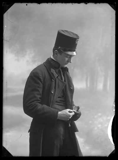 Fryderyk Janusz w mundurze gimnazjalisty 