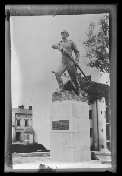 Pomnik pułkownia Leopolda Lisa-Kuli na placu Farnym w Rzeszowie - reprodukcja