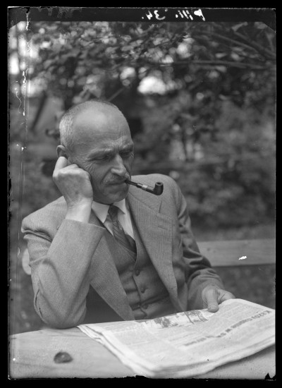 Portret starszego mężczyny z fajką 