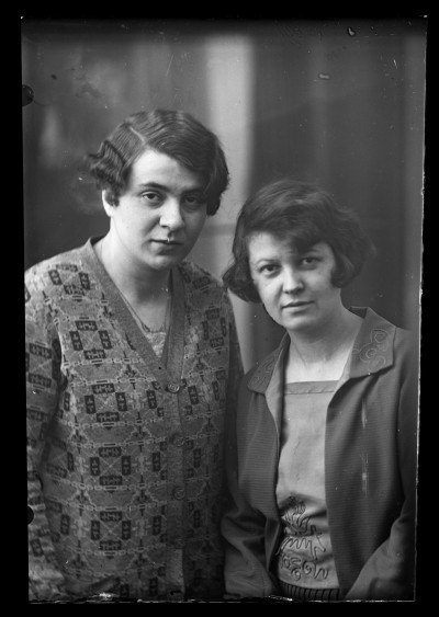 Helena Janusz (z lewej) z koleżanką