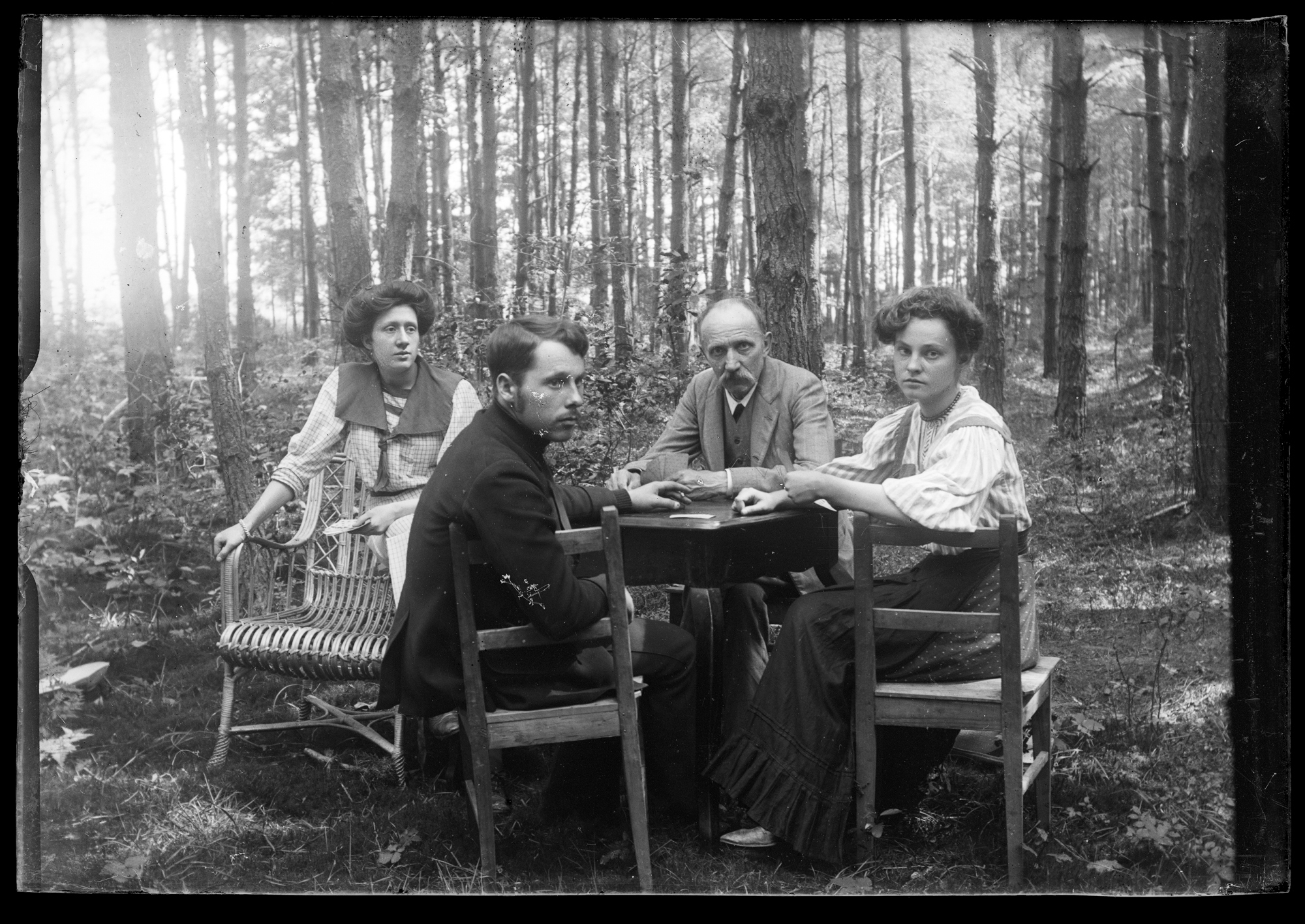 Rodzina Januszów. Edward Janusz z córką Dorotą (z prawej), bratankiem Witoldem i bratanicą