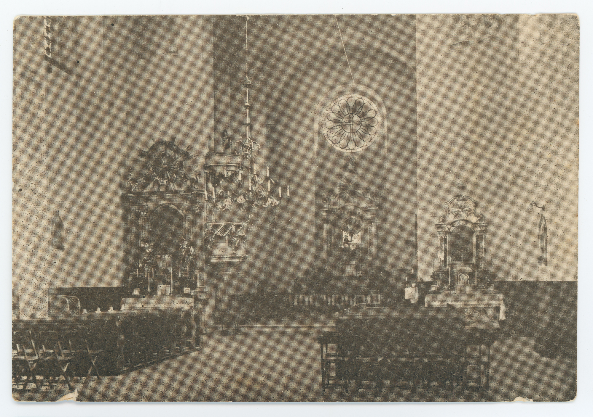 Wnętrze kościoła O.O. Reformatów, obecnie garnizonowego w Rzeszowie