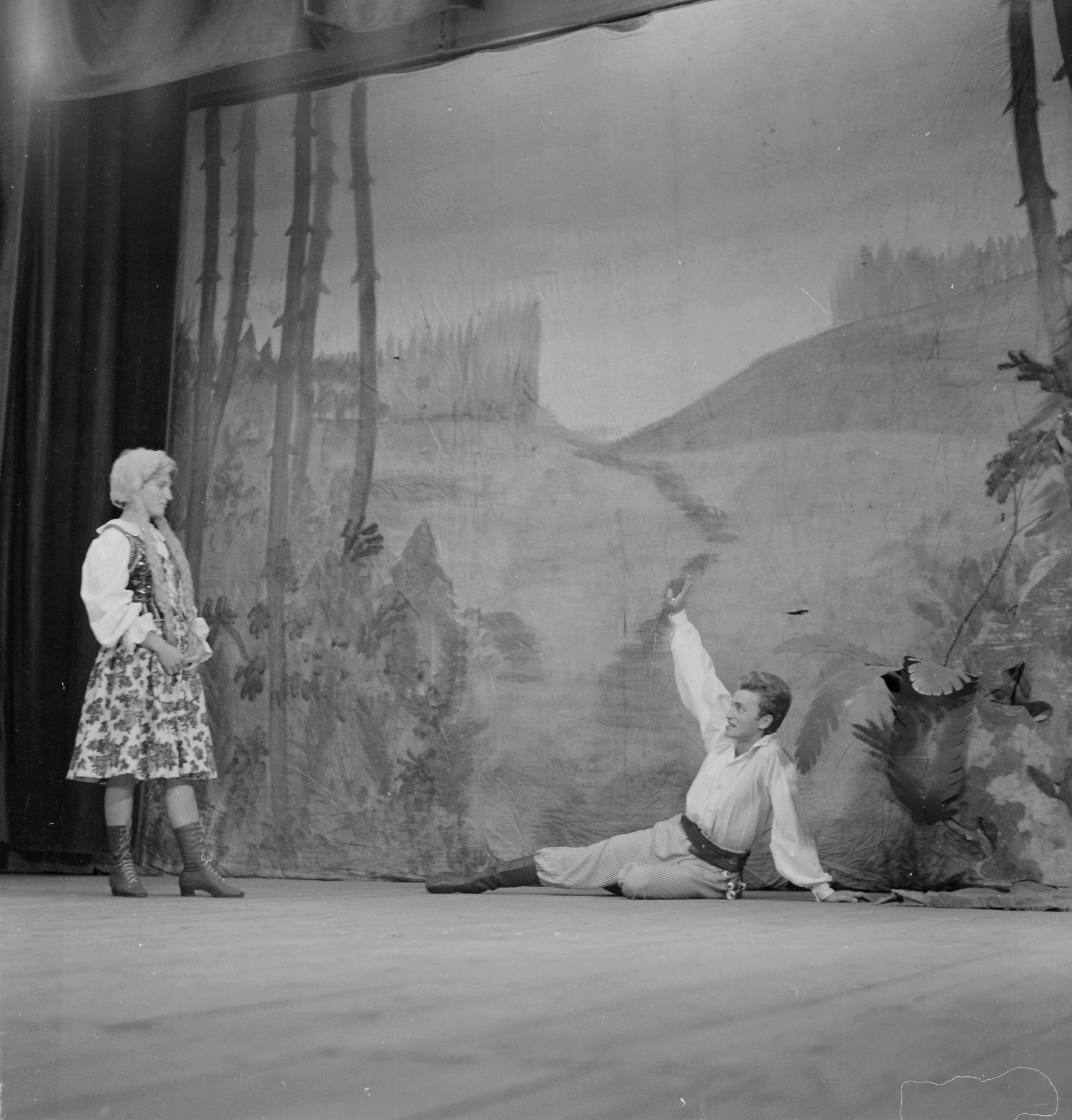 Przedstawienie w wykonaniu aktorów z Teatru Metalowiec w Zakładowym Domu Kultury WSK w Rzeszowie przy ul. gen. Jarosława Dąbrowskiego