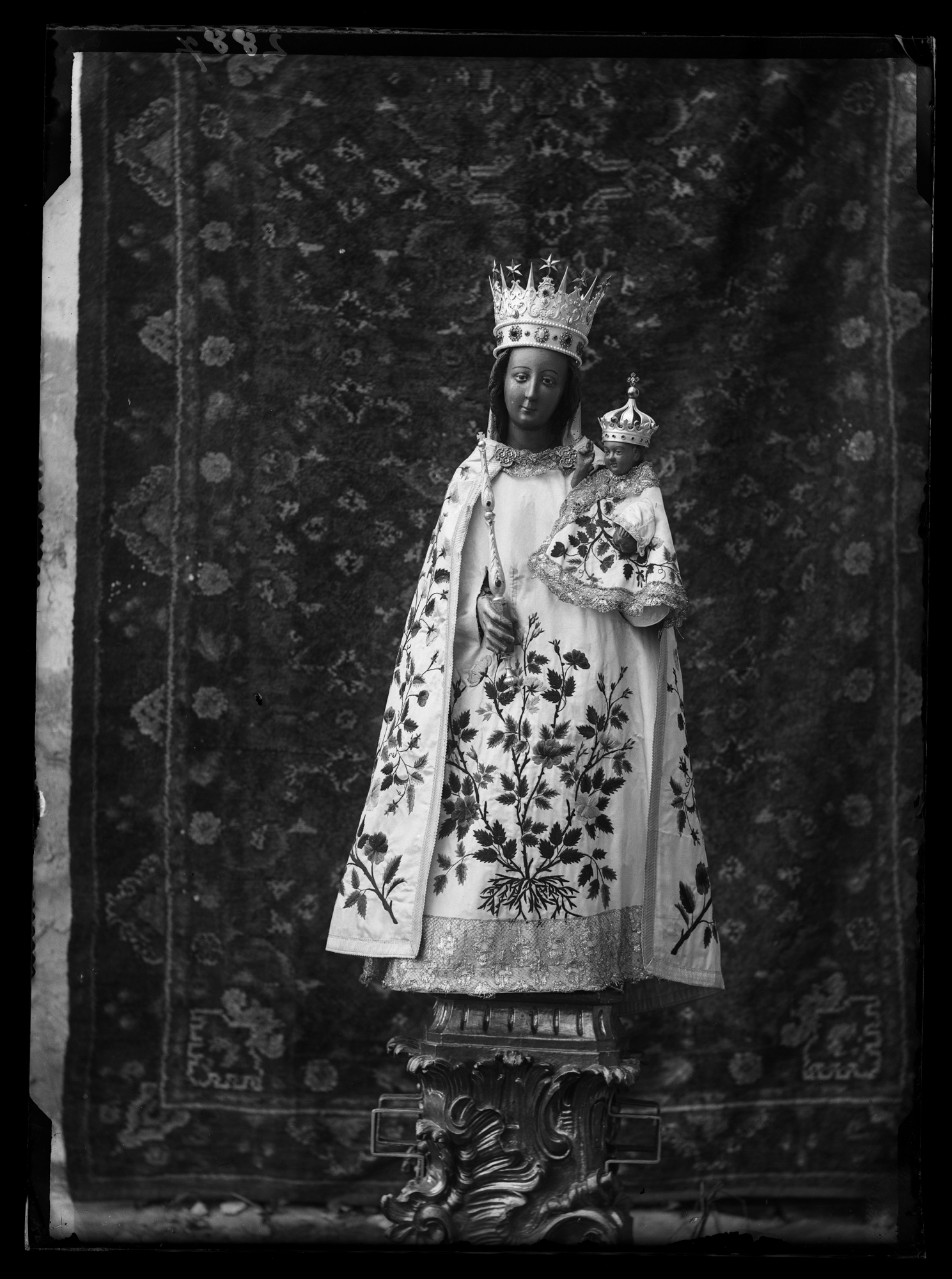 Cudowna figura Matki Bożej w Kościele oo. Bernardynów w Rzeszowie