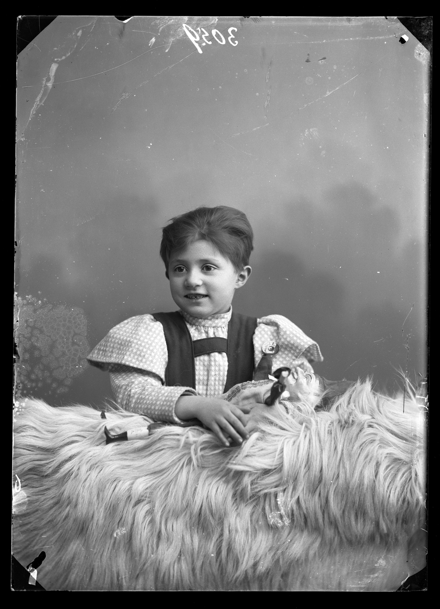 Portret Marii Janusz z lalką